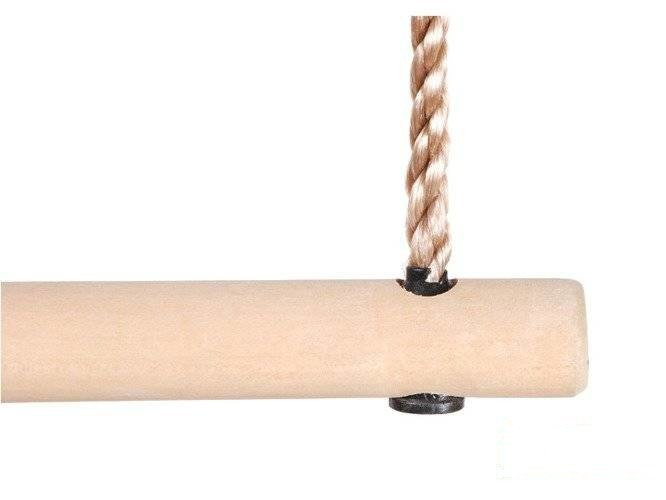 Trapèze en Bois à l'aire de jeux